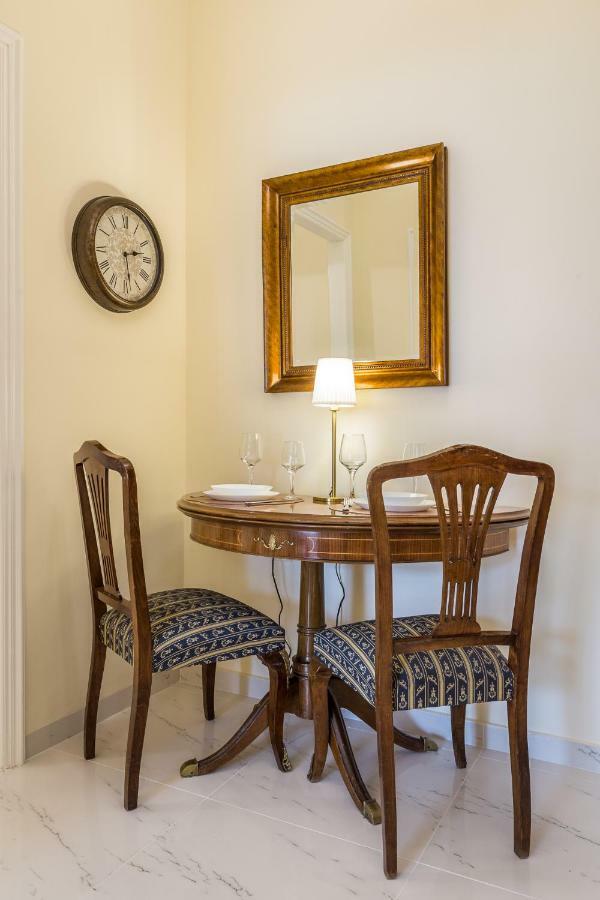 Chic Flat In Kolonaki Next To American Embassy Athen Exterior foto
